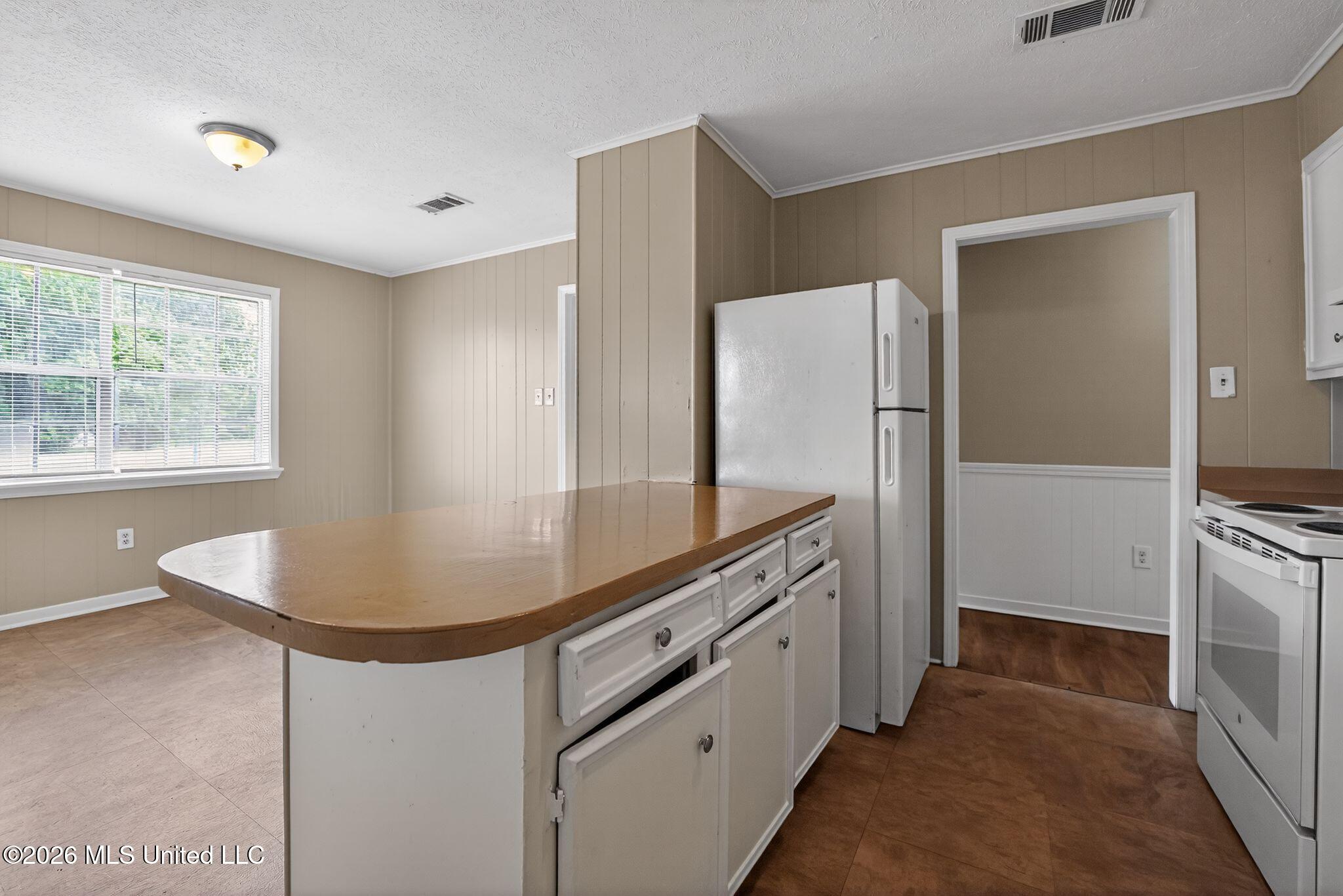4597 Kirkley Drive Jackson, MS 39206 - Photo 31 of 44 31_4597_Kirkley_Dr_Jackson_MS_39206-Kitc