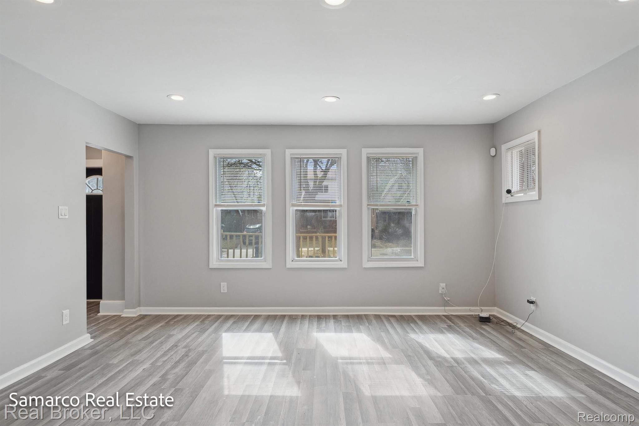 9160 Devonshire Road Detroit, MI 48224 - Photo 8 of 37