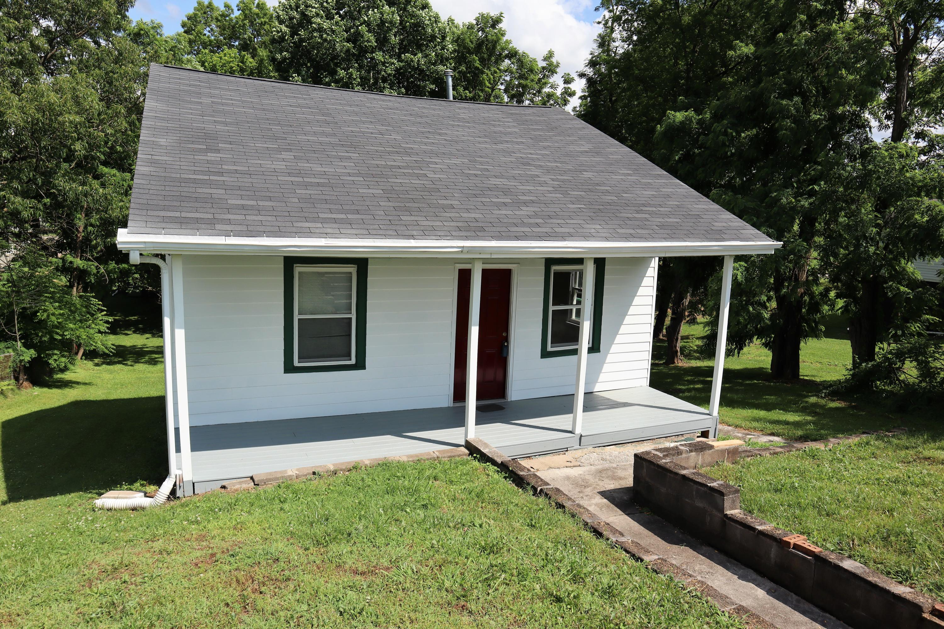 320 East Bell Street Alcoa, TN 37701 - Photo 1 of 12 IMG_0004