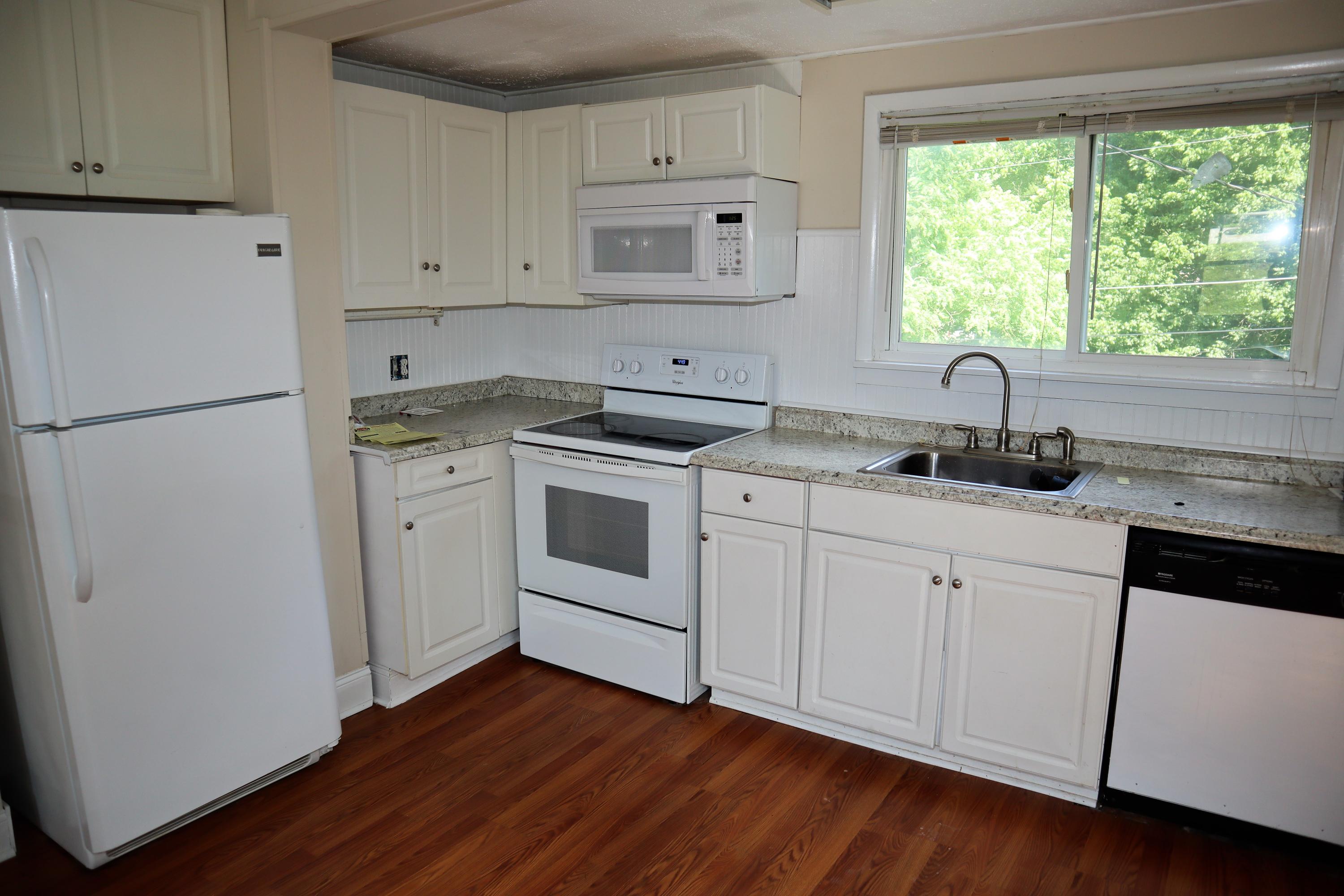 320 East Bell Street Alcoa, TN 37701 - Photo 4 of 12 IMG_0036