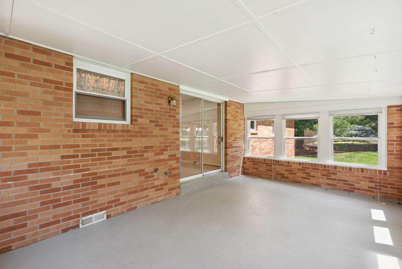 809 Locust Corner Road Cincinnati, OH 45245 - Photo 24 of 37 Gallery Image 24
