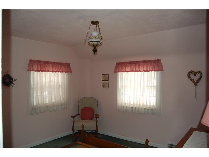 1816 Greentree Road Pittsburgh, PA 15220 - Photo 14 of 25 Master Bedroom.