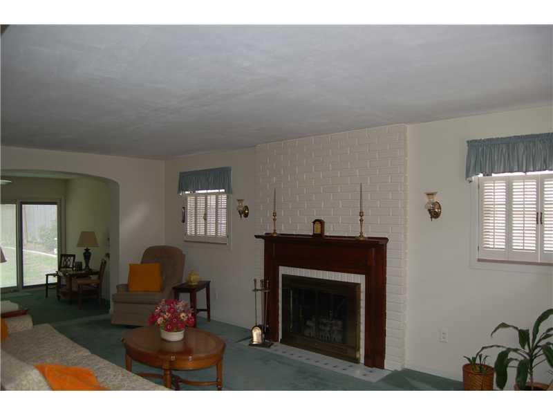 1816 Greentree Road Pittsburgh, PA 15220 - Photo 4 of 25 Living Room.