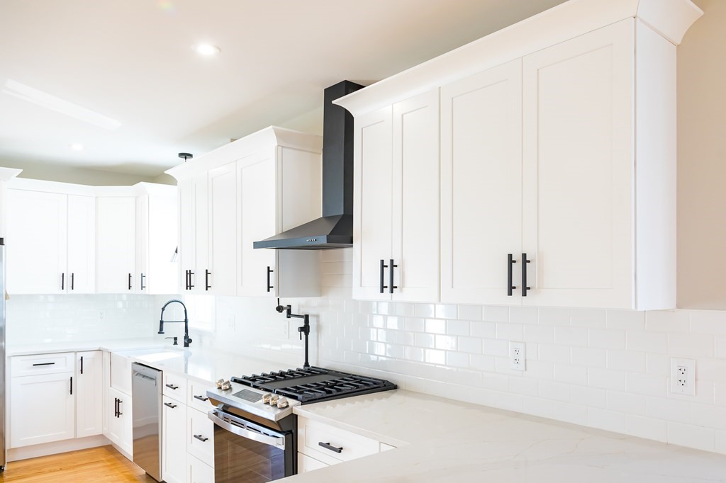 130 Circuit Road, Unit 2 Winthrop, MA 02152 - Photo 4 of 38 Gallery Image 4