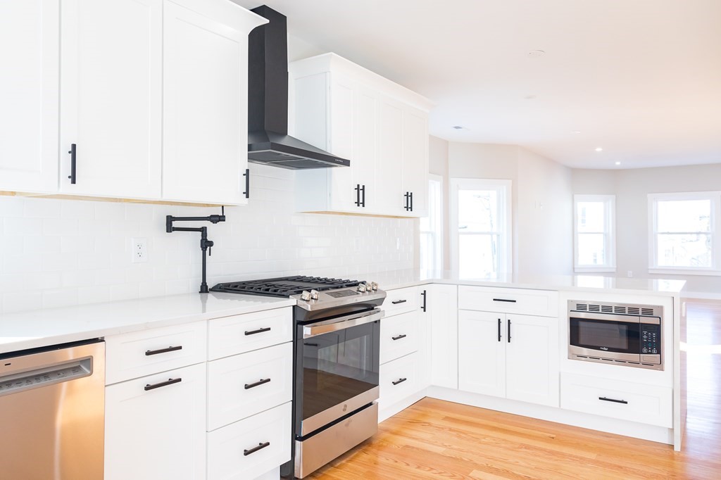 130 Circuit Road, Unit 2 Winthrop, MA 02152 - Photo 8 of 38 Gallery Image 8