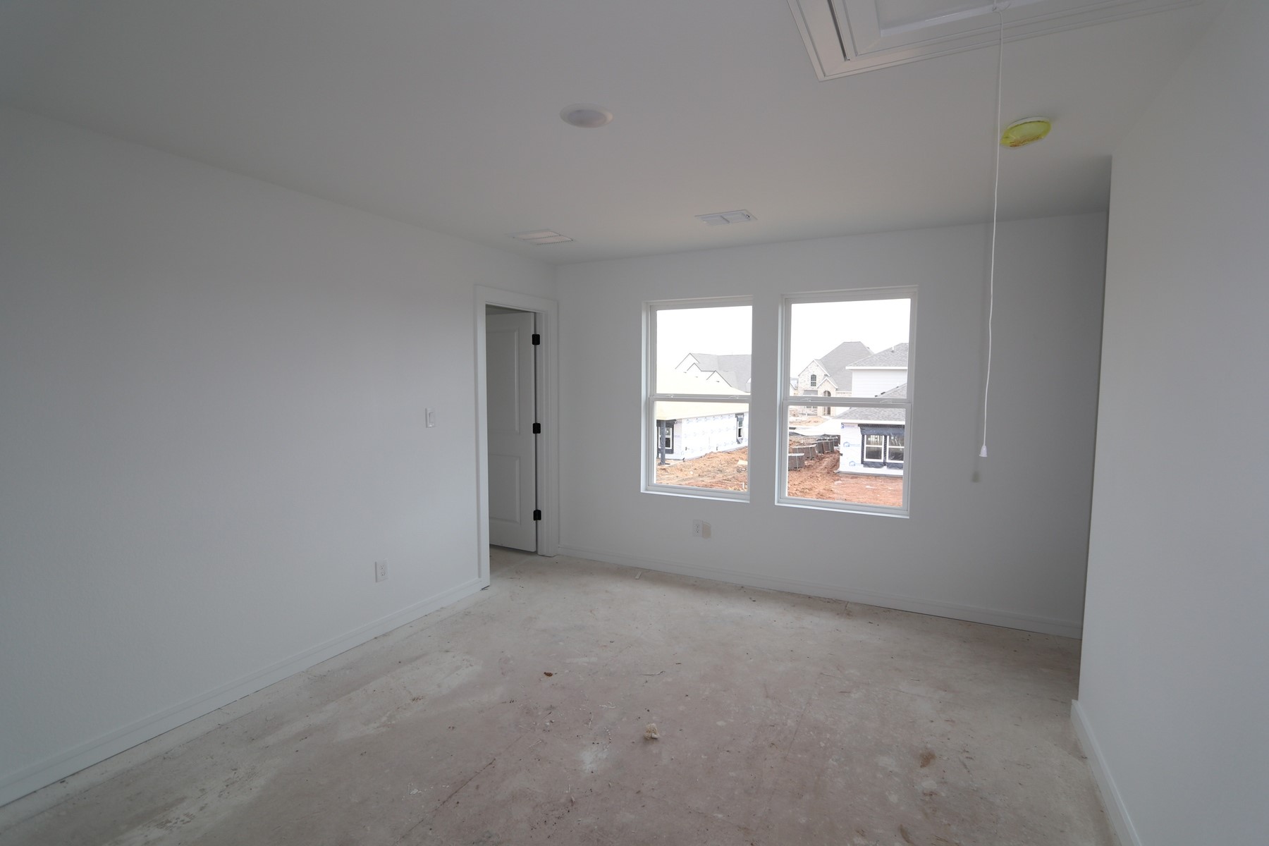 7923 Jade Crest Drive Angleton, TX 77515 - Photo 7 of 29 an empty room with a window