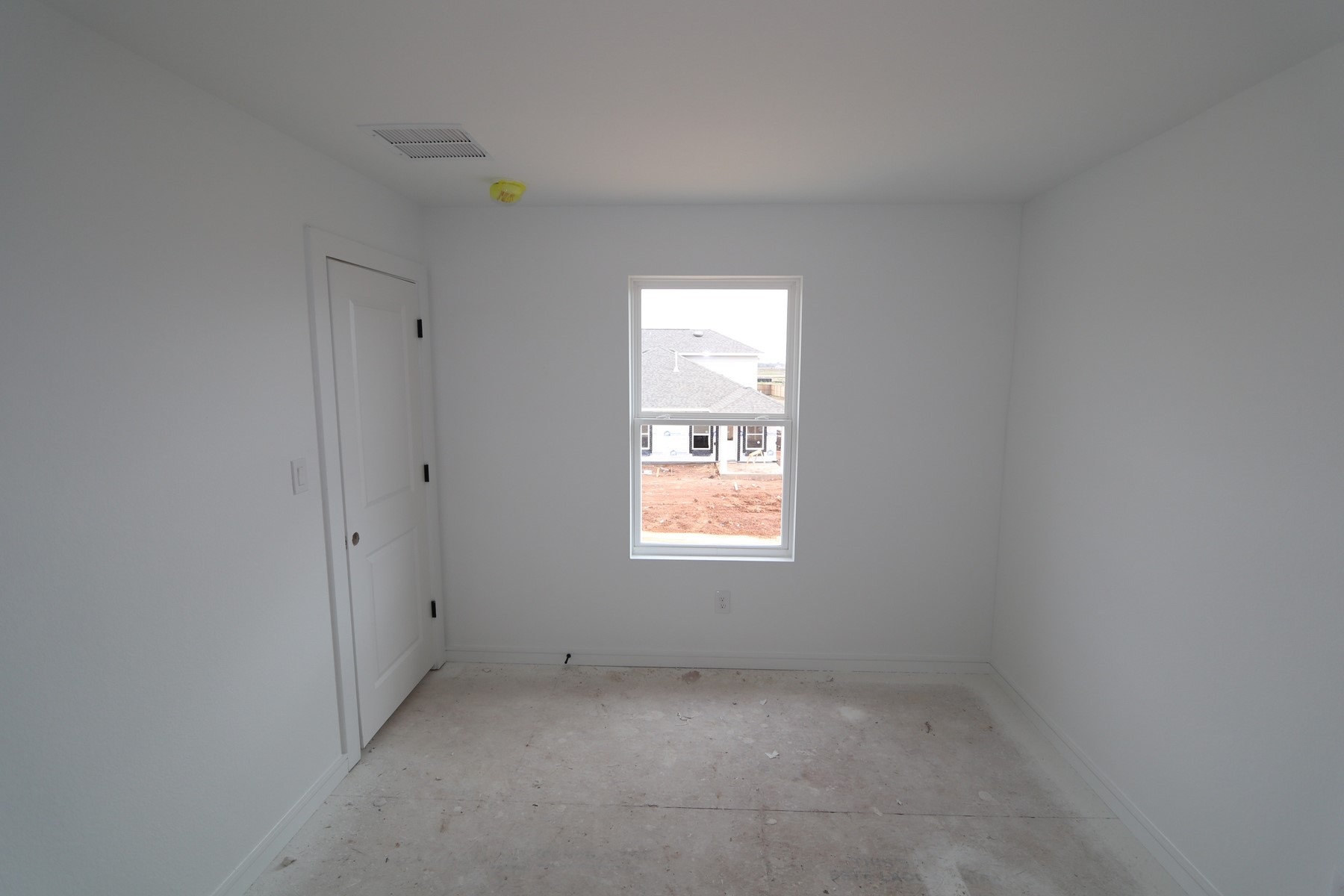 7923 Jade Crest Drive Angleton, TX 77515 - Photo 9 of 29 an empty room with a window