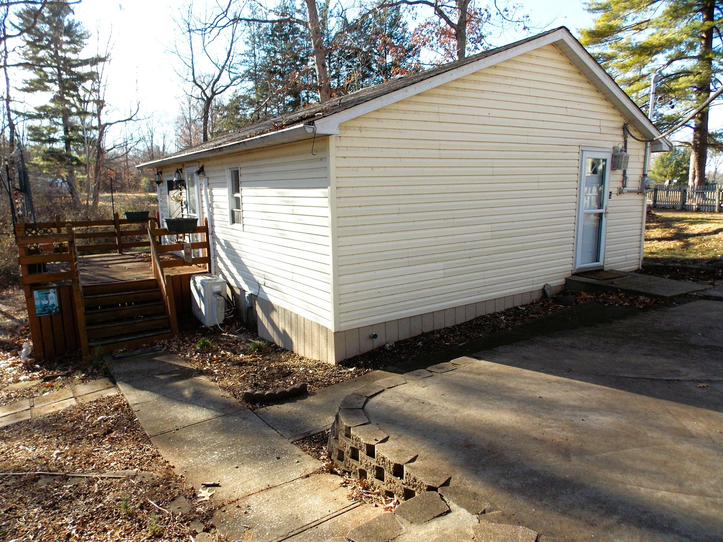 1648 Moonglow Road Centralia, IL 62801 - Photo 20 of 22 a view of a back yard of the house