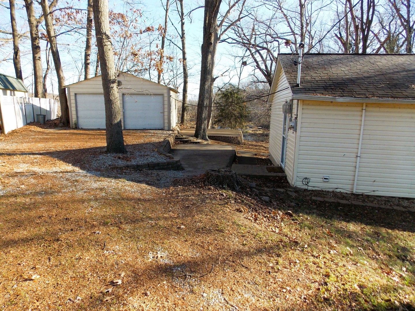1648 Moonglow Road Centralia, IL 62801 - Photo 6 of 22 a view of a backyard