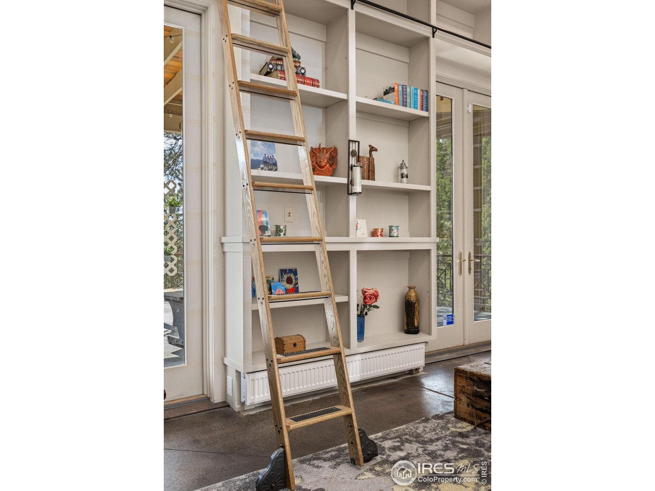 524 Cutter Lane Boulder, CO 80302 - Photo 27 of 49 a room with a workspace