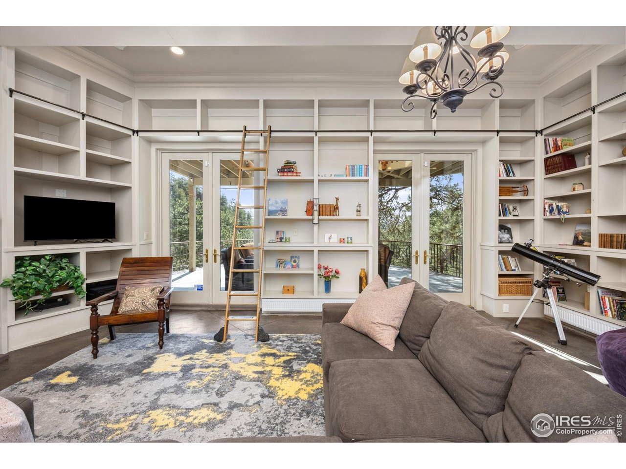 524 Cutter Lane Boulder, CO 80302 - Photo 28 of 49 a living room with furniture and a flat screen tv
