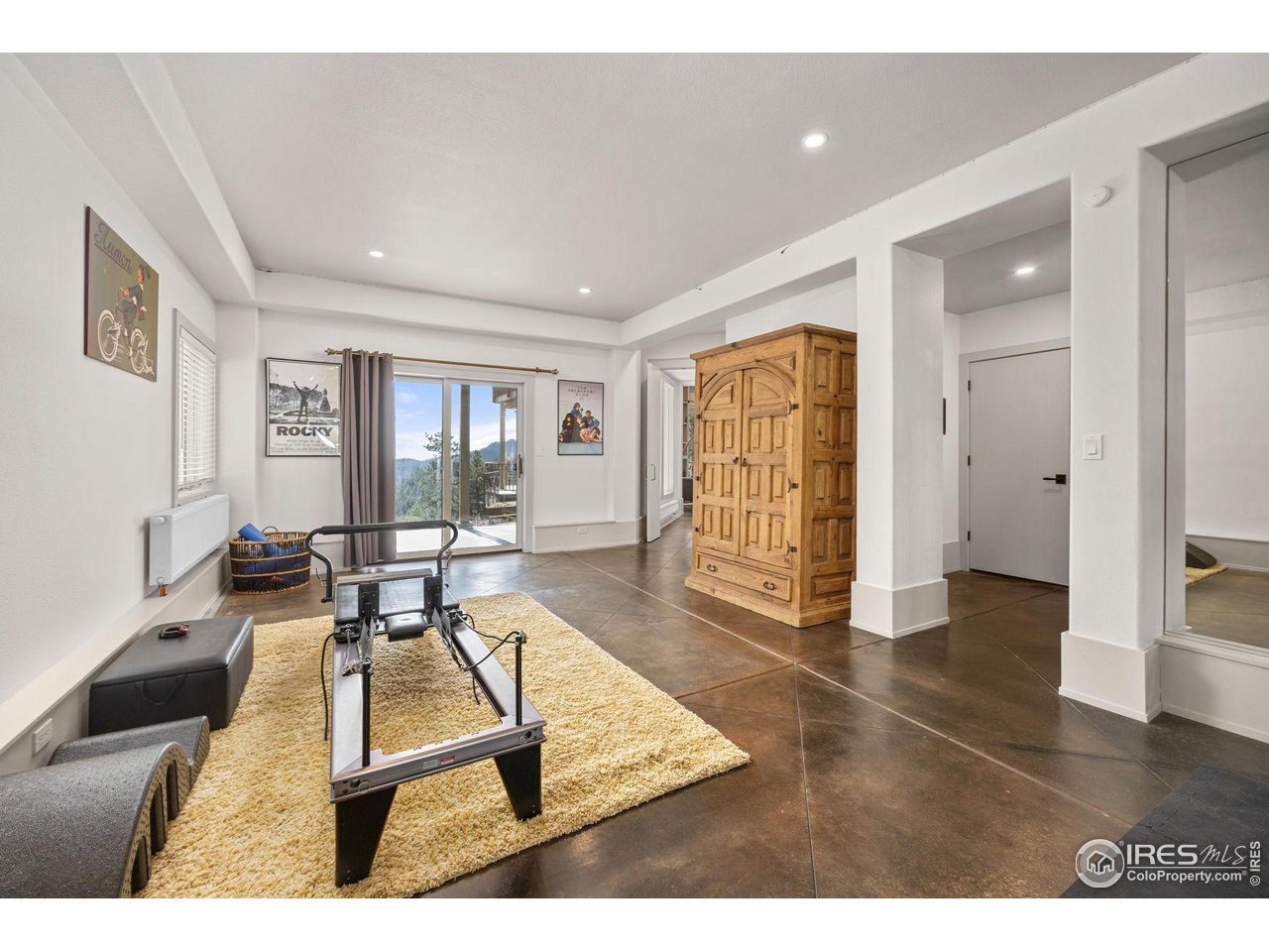 524 Cutter Lane Boulder, CO 80302 - Photo 34 of 49 a living room with furniture and a window