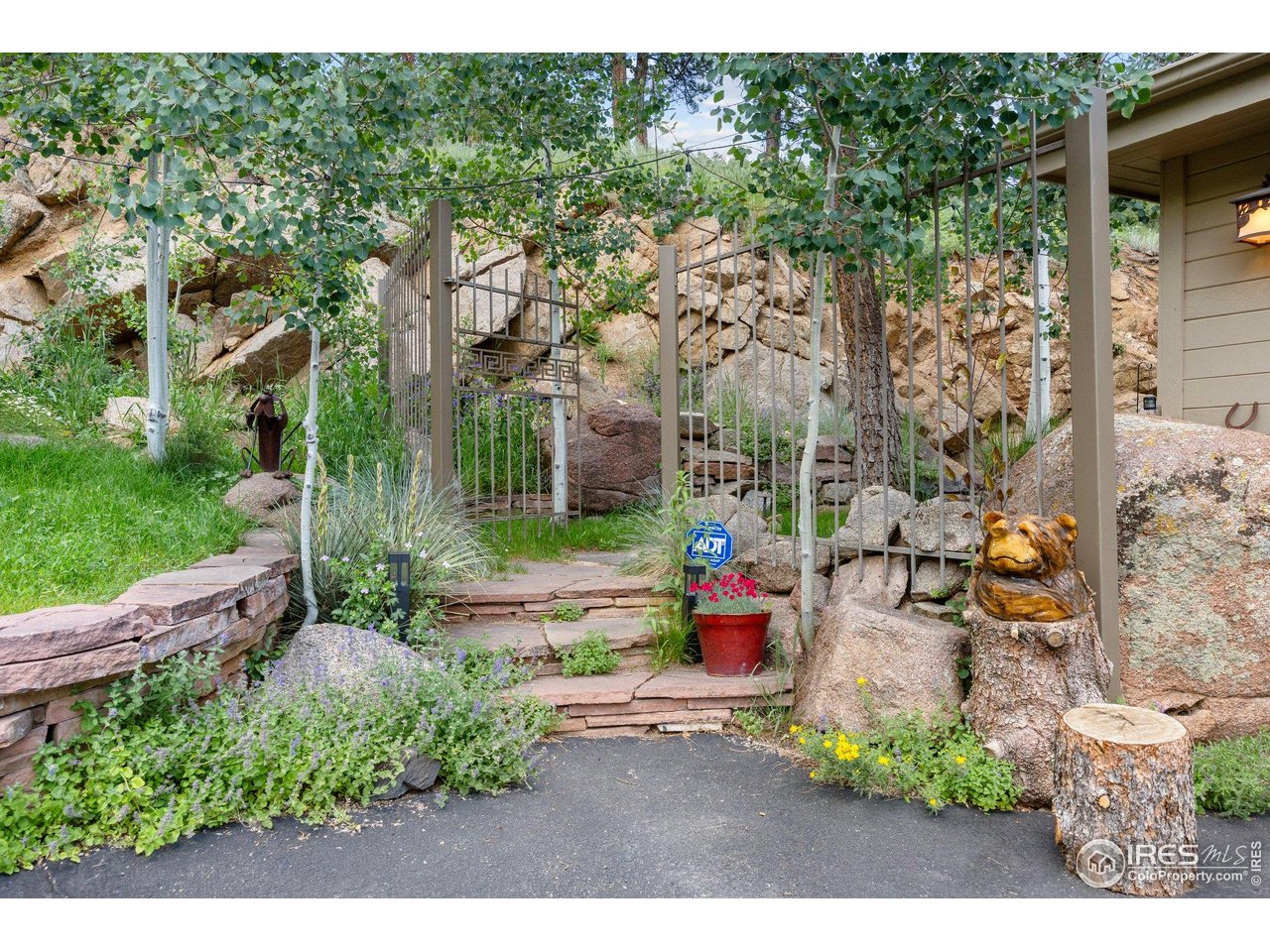 524 Cutter Lane Boulder, CO 80302 - Photo 4 of 49 a backyard of a house with lots of green space