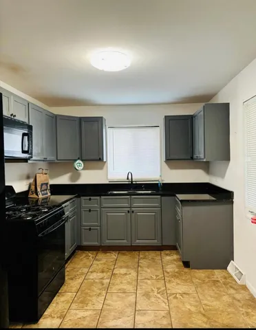 $2,100 | 2800 South 10th Avenue, Broadview, IL 60155