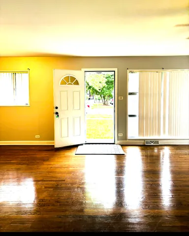 $2,100 | 2800 South 10th Avenue, Broadview, IL 60155