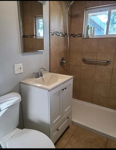 $2,100 | 2800 South 10th Avenue, Broadview, IL 60155