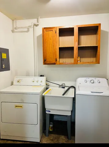 $2,100 | 2800 South 10th Avenue, Broadview, IL 60155