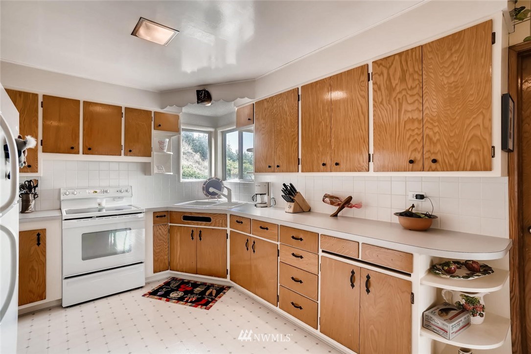 728 Edmonds Street Edmonds, WA 98020 - Photo 12 of 25