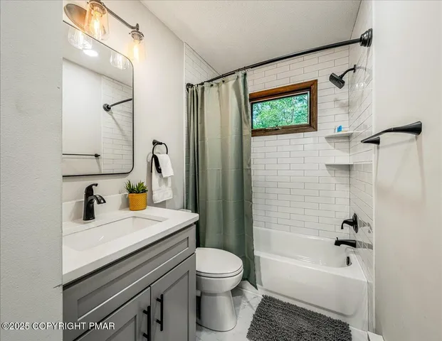 $459,000 | 1119 Kensington Drive, East Stroudsburg, PA 18301