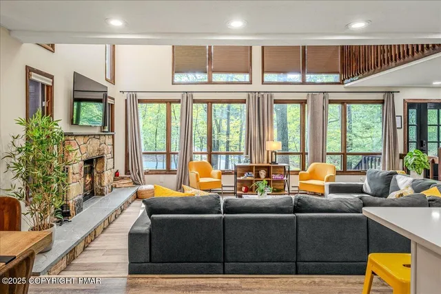 $459,000 | 1119 Kensington Drive, East Stroudsburg, PA 18301