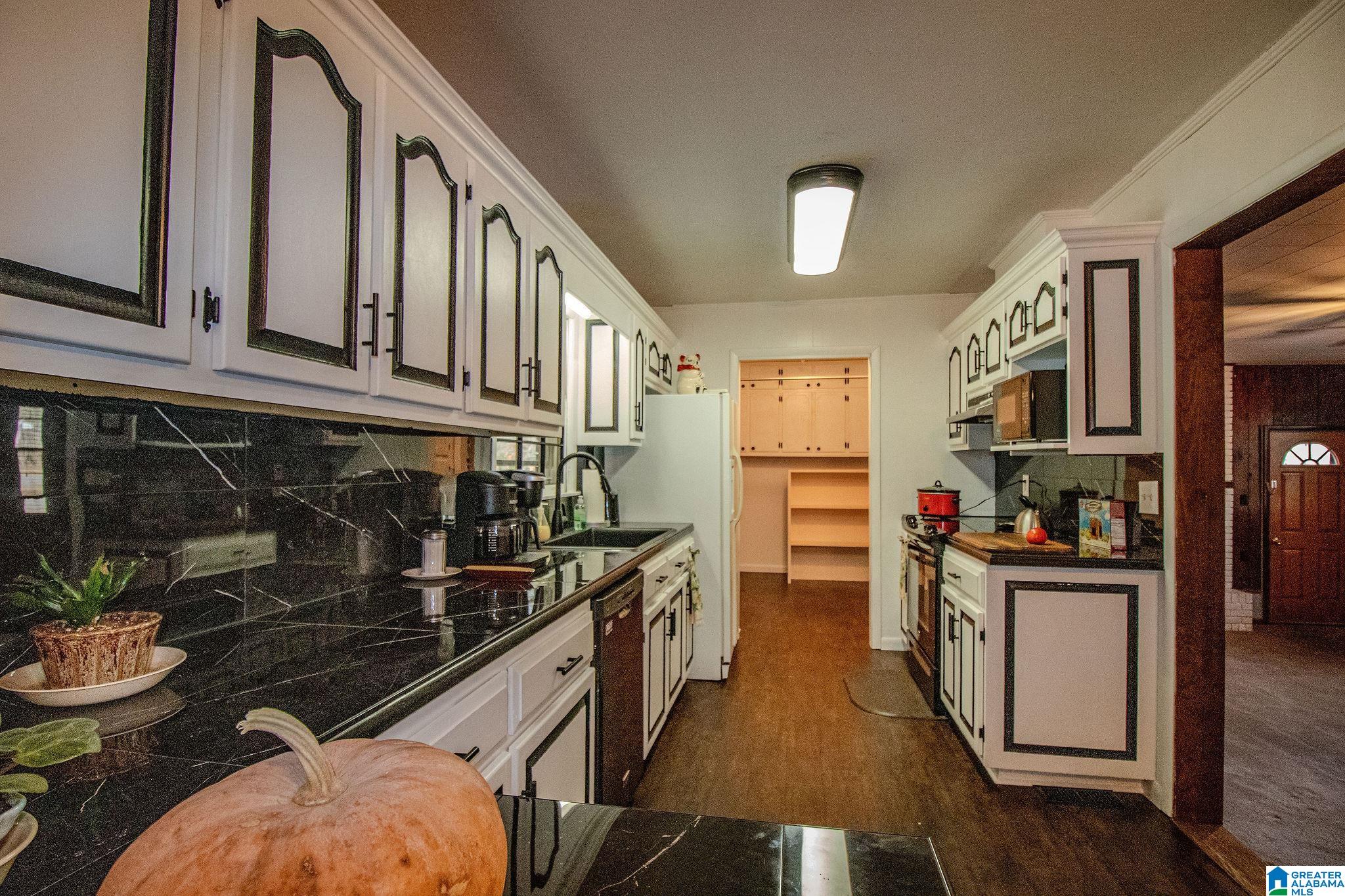 1304 Robertson Road Anniston, AL 36207 - Photo 2 of 43