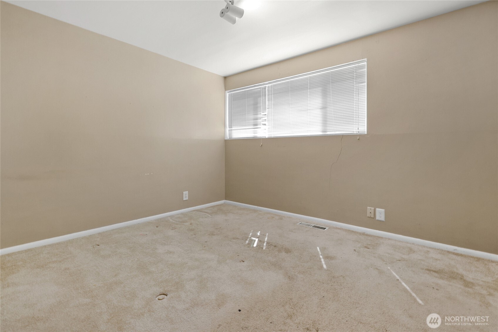 223 West Kinnear Place Seattle, WA 98119 - Photo 20 of 27