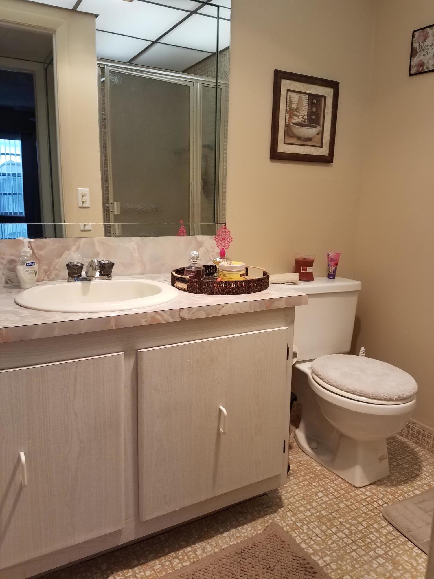 558 Flanders O Delray Beach, FL 33484 - Photo 4 of 20 20171031_174420 (1)