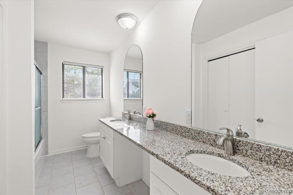 20937 Halsted Road Farmington Hills, MI 48167 - Photo 20 of 33