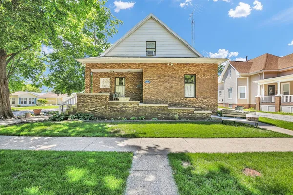 $249,900 | 12 South Walnut Street, Villa Grove, IL 61956