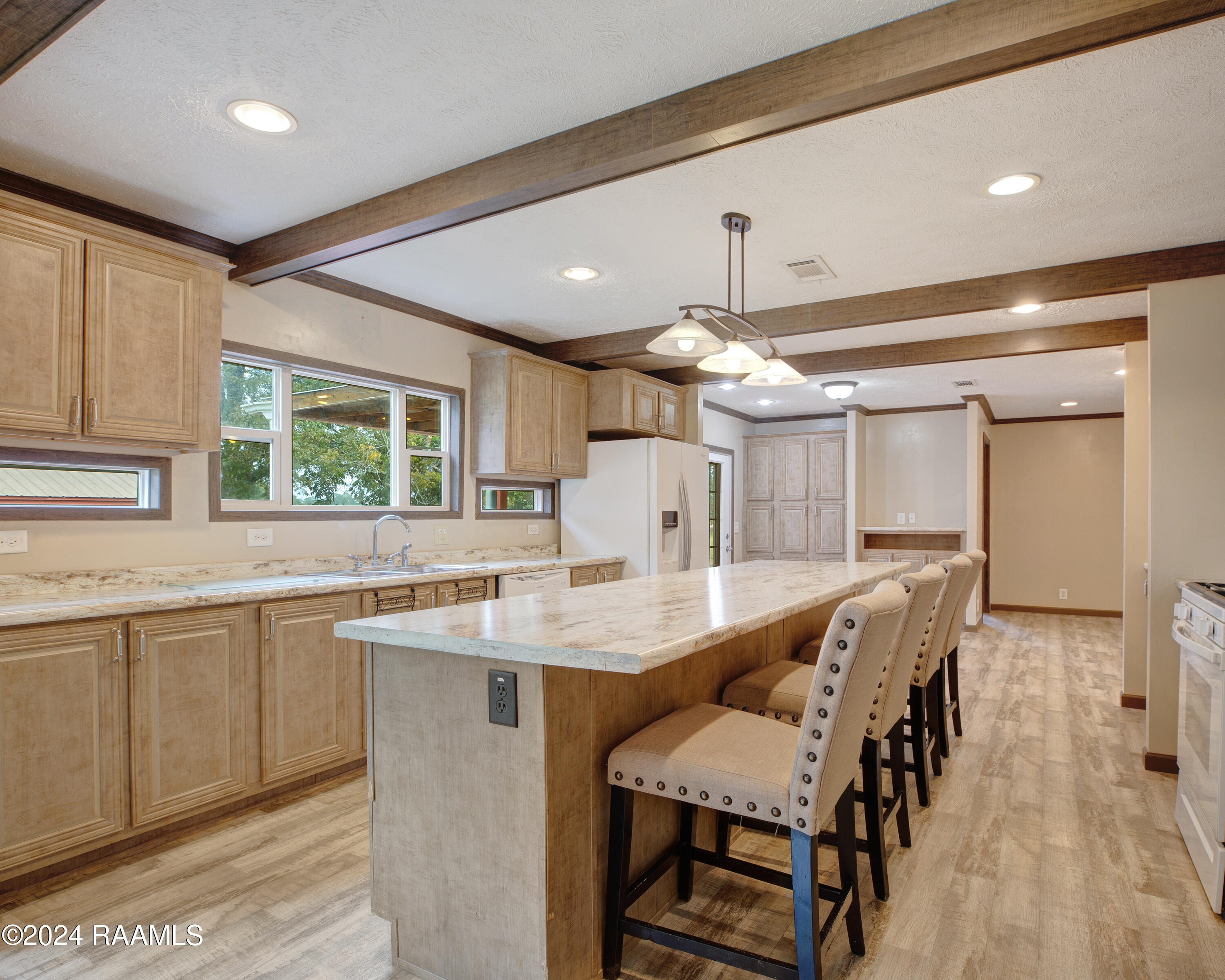 1657 Montgomery Road Opelousas, LA 70570 - Photo 3 of 29 Kitchen with island