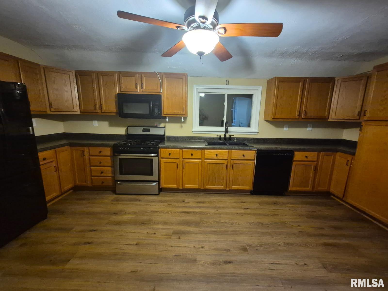 921 Catherine Street Pekin, IL 61554 - Photo 9 of 17