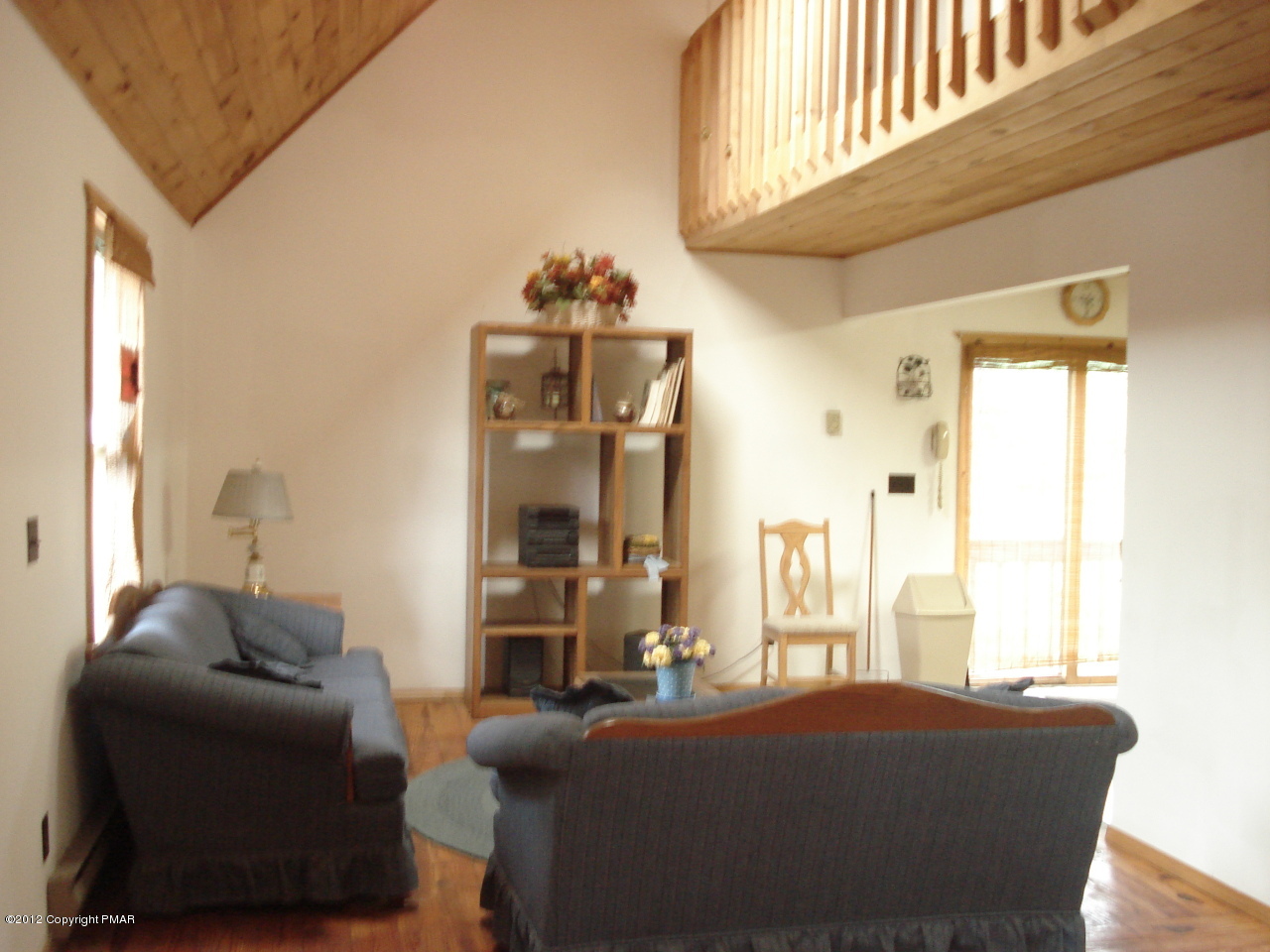351 Gold Finch Road Bushkill, PA 18324 - Photo 4 of 10 Living room