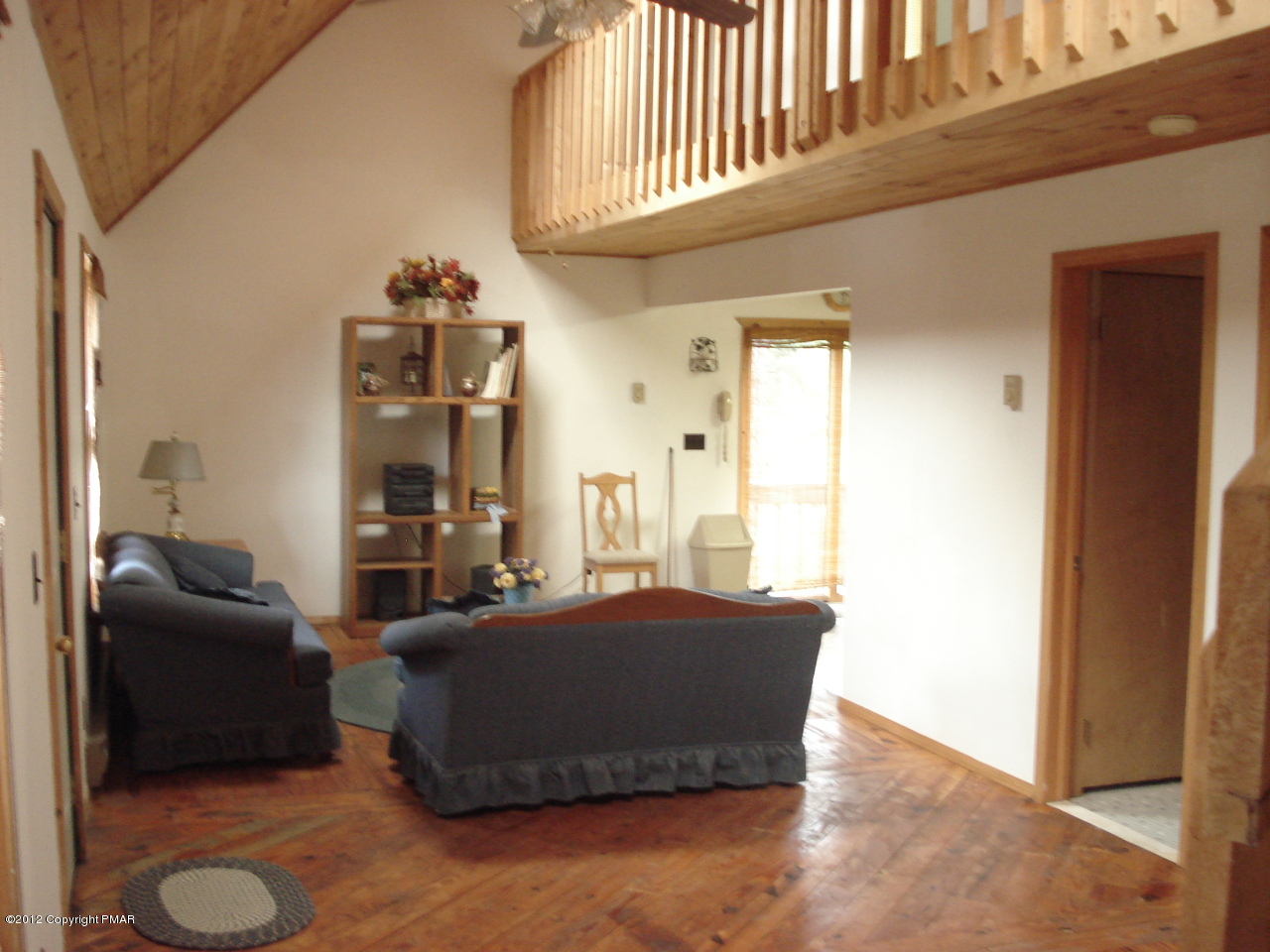 351 Gold Finch Road Bushkill, PA 18324 - Photo 6 of 10 Living room