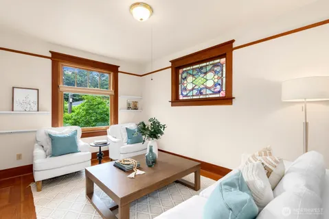 $1,025,000 | 4611 34th Avenue West, Seattle, WA 98199
