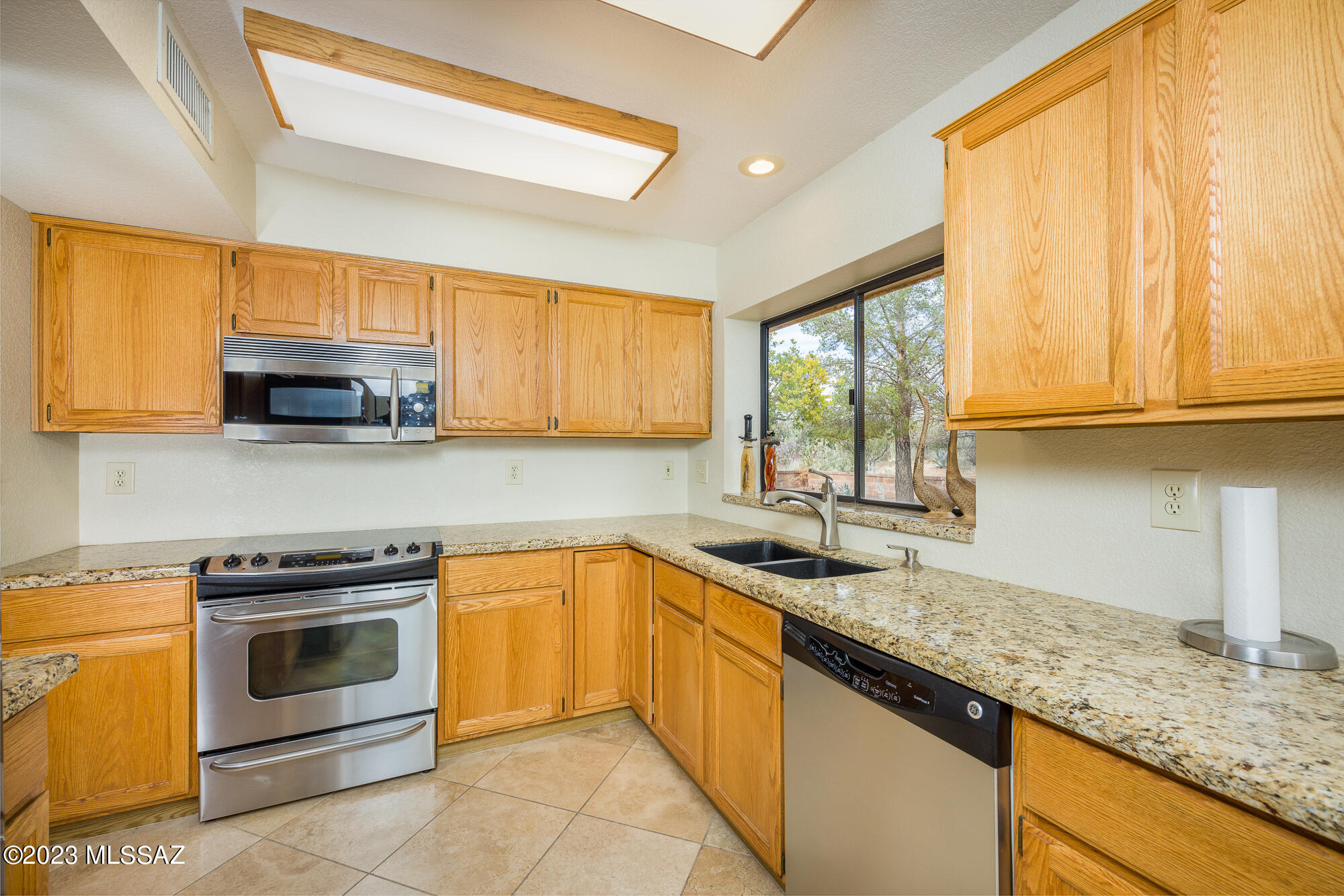1329 East Crown Ridge Drive Tucson, AZ 85755 - Photo 8 of 38