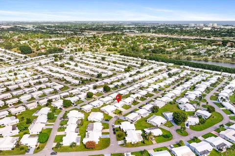 $405,000 | 1001 Southwest 6th Avenue, Boynton Beach, FL 33426