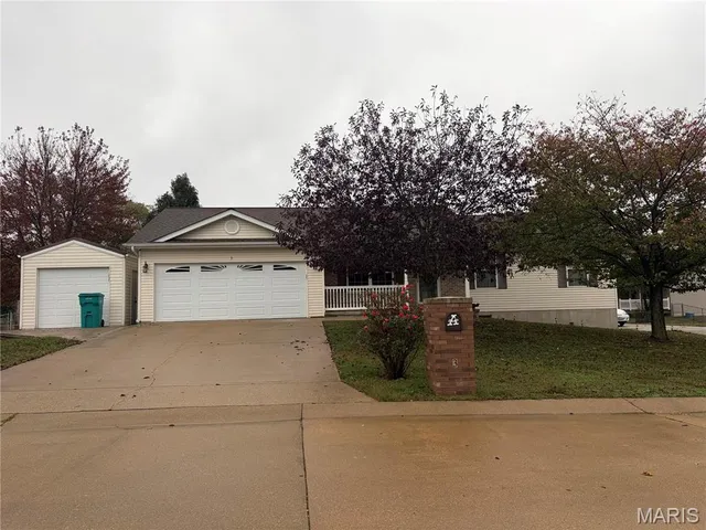 $275,000 | 3 Iron Hill Court, St. Clair, MO 63077