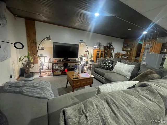 $275,000 | 3 Iron Hill Court, St. Clair, MO 63077