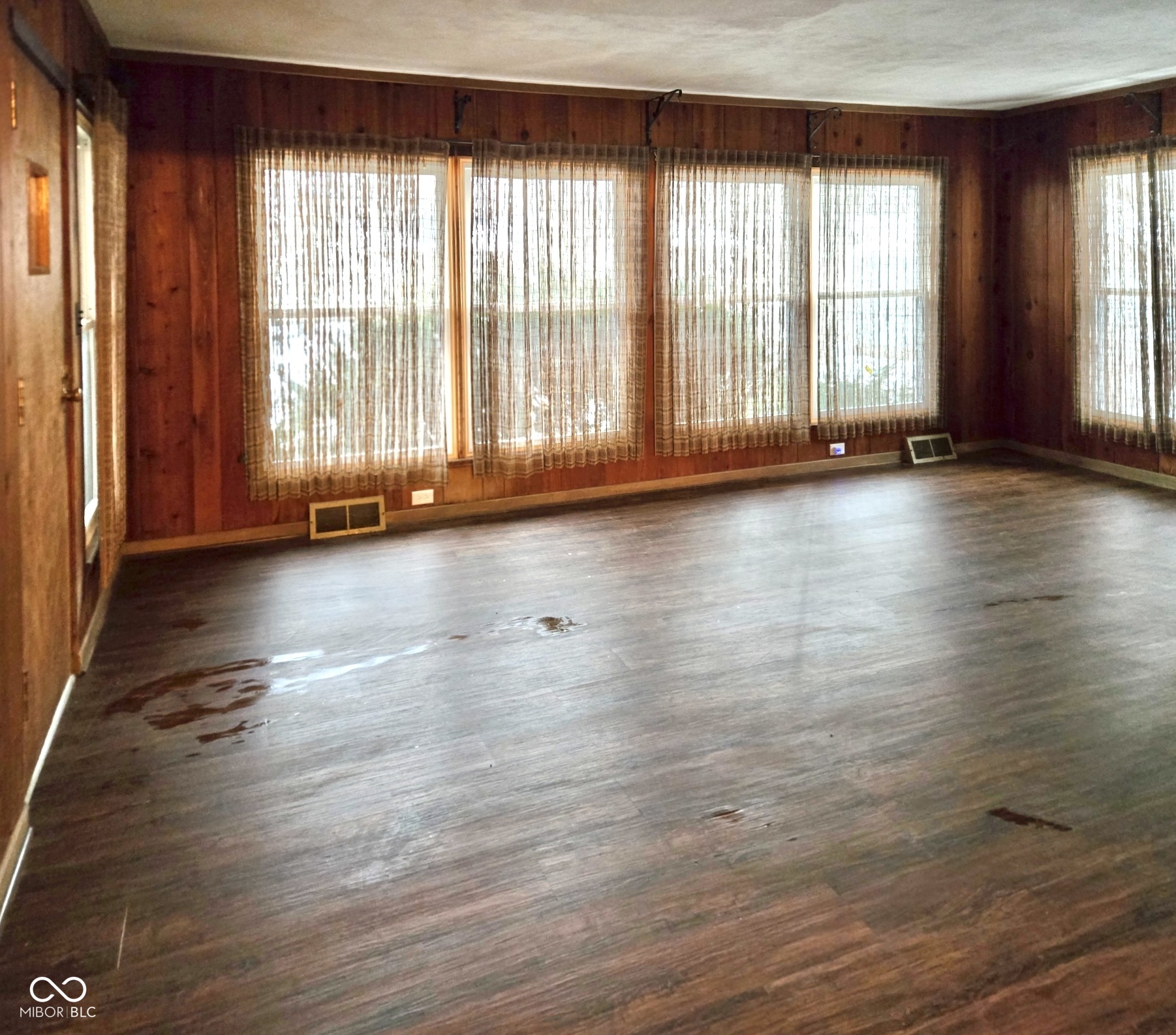 2640 38th Street Highland, IN 46322 - Photo 7 of 27