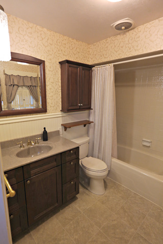 11814 Maple Avenue Hebron, IL 60034 - Photo 11 of 20 a bathroom with a toilet a sink a tub and mirror
