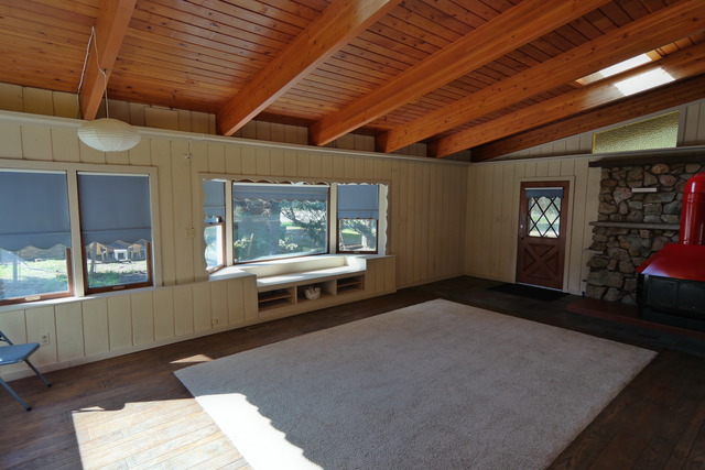 11814 Maple Avenue Hebron, IL 60034 - Photo 4 of 20 a living room with stainless steel appliances wooden floors