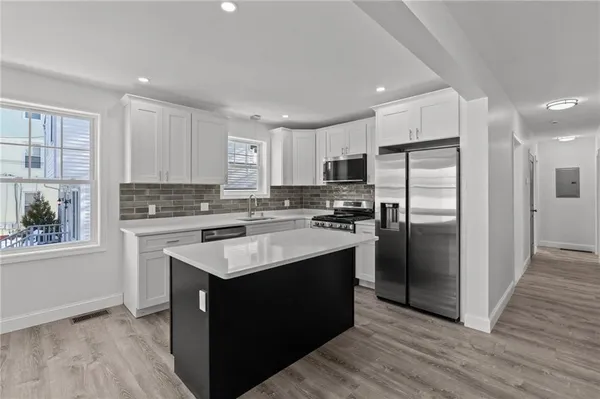 $2,500 | 29 Stansbury Street, Unit 2, Providence, RI 02908