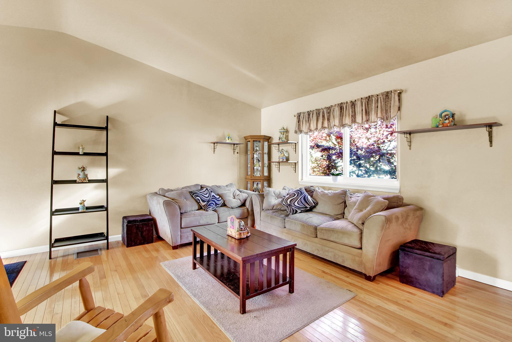 113 Summer Lane Lititz, PA 17543 - Photo 4 of 29 Living Room