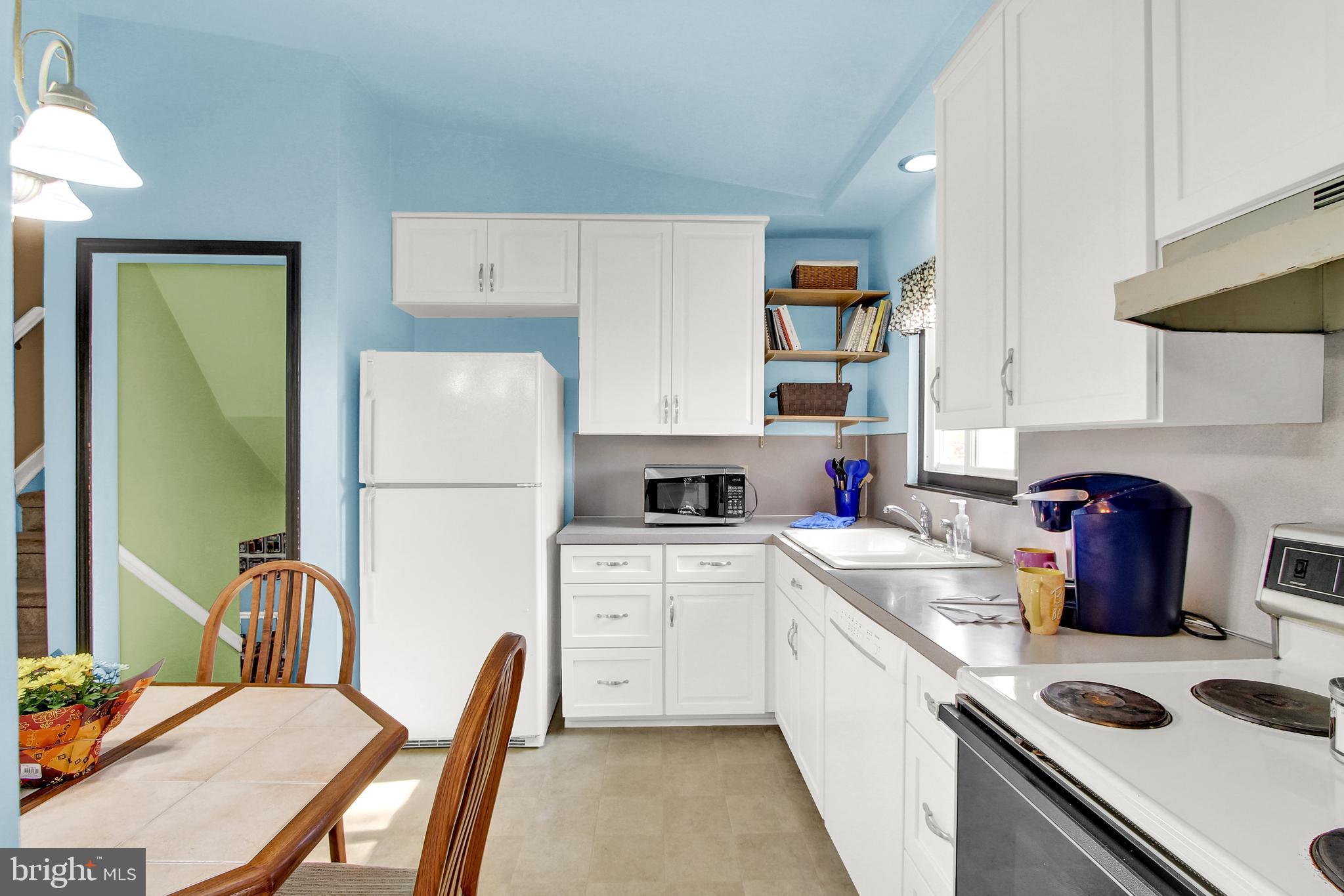 113 Summer Lane Lititz, PA 17543 - Photo 8 of 29 Kitchen