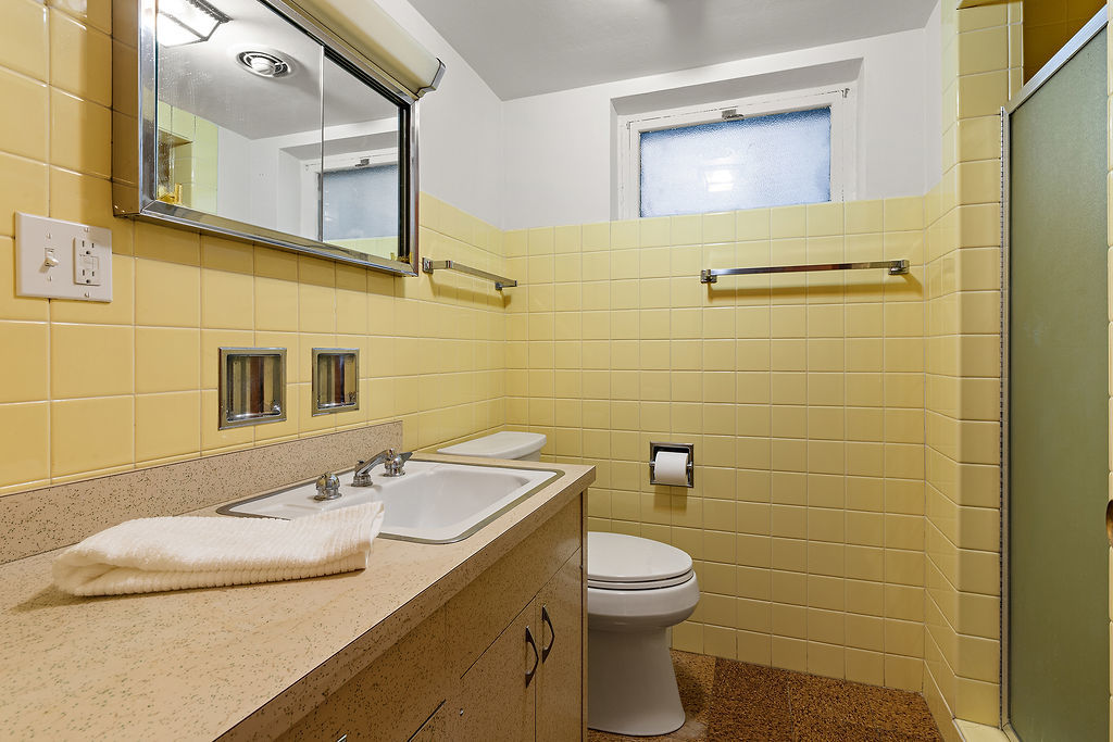 5353 North Nottingham Avenue Chicago, IL 60656 - Photo 13 of 20 a bathroom with a sink a toilet and mirror