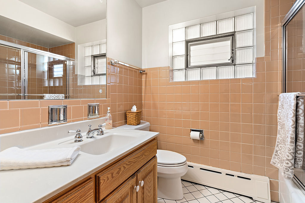 5353 North Nottingham Avenue Chicago, IL 60656 - Photo 7 of 20 a bathroom with a sink a toilet and shower
