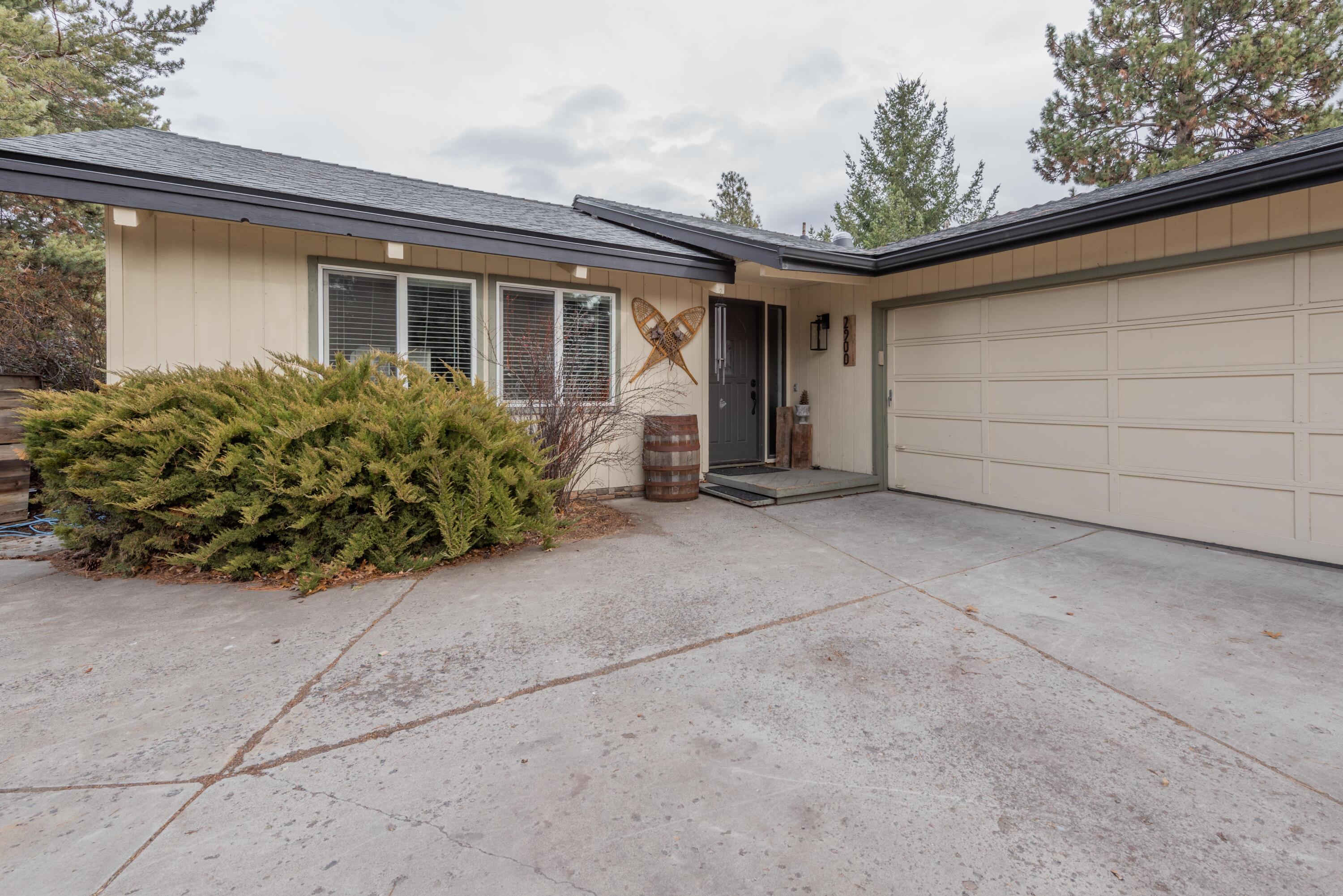 2900 Northeast Shepard Road Bend, OR 97701 - Photo 38 of 39 Halls_2900Shepard_frontentry