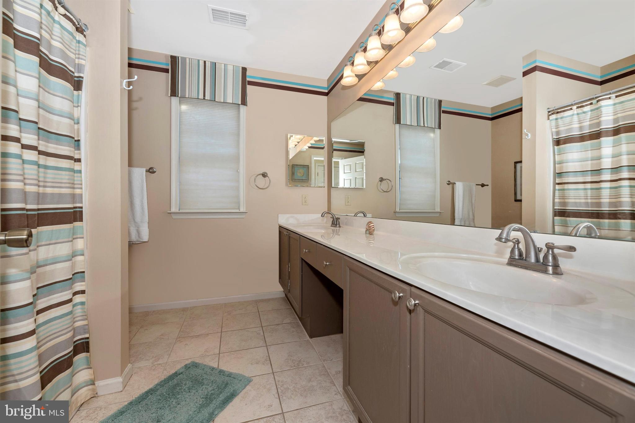 11221 Country Club Road New Market, MD 21774 - Photo 18 of 44 Upper Level - Full Hall Bathroom