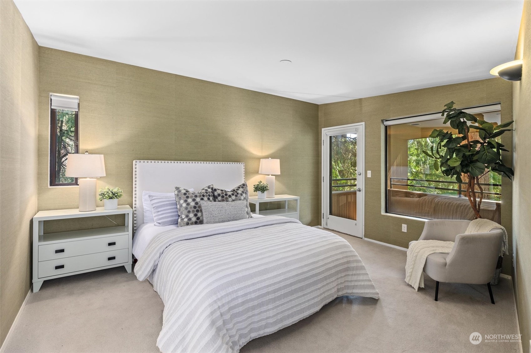 3 Lindley Road Mercer Island, WA 98040 - Photo 16 of 37 a bedroom with a bed and a couch