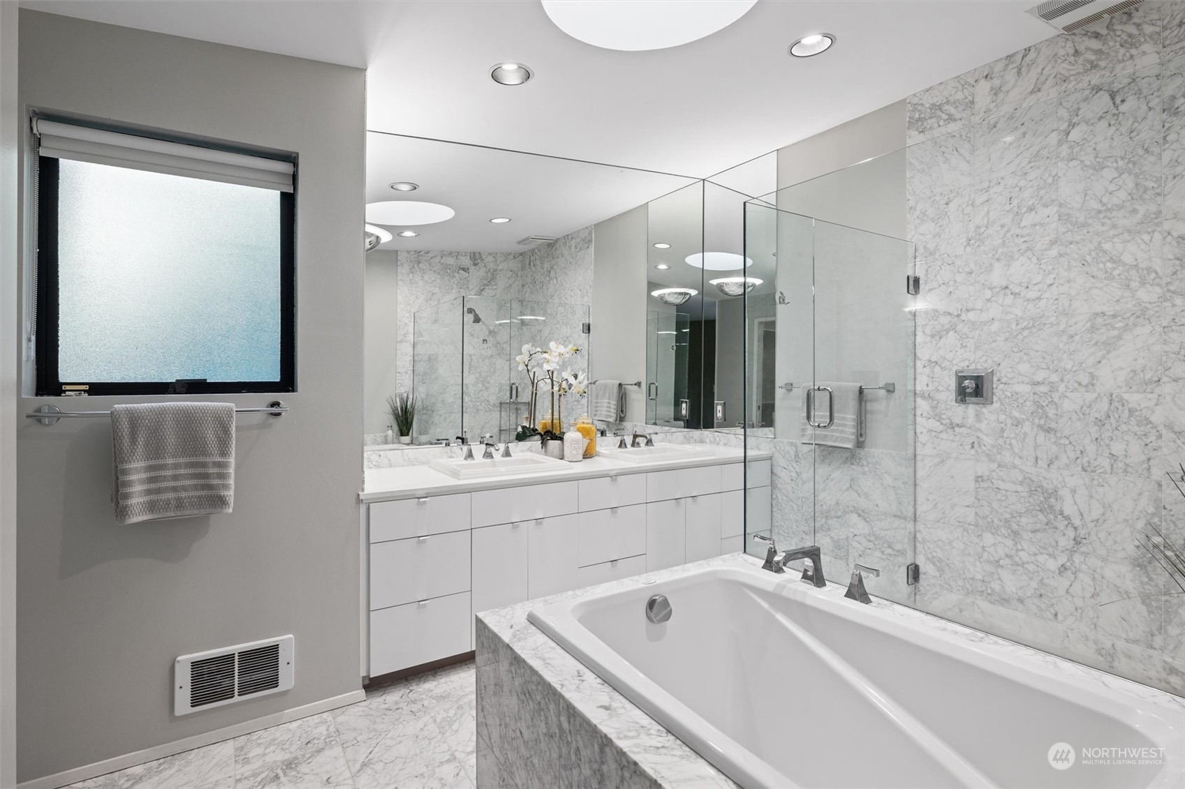 3 Lindley Road Mercer Island, WA 98040 - Photo 19 of 37 a bathroom with a bathtub sink and mirror